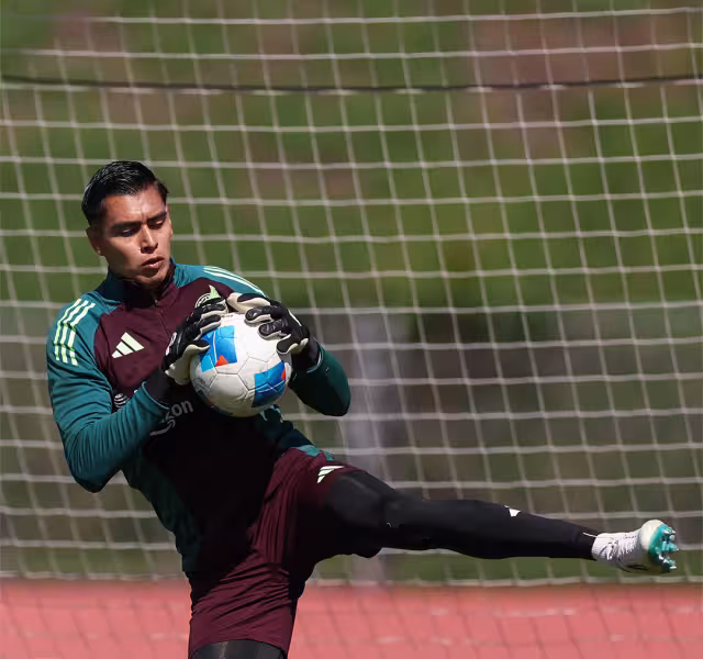 El Tri ya entrena en California
