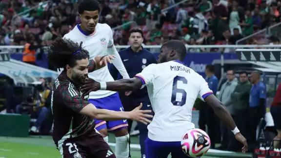El Chino Huerta en la jugada del gol El Chino Huerta en la jugada del gol