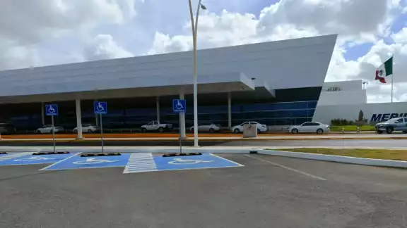 Las multas impuestas por hacer filas en el aeropuerto de Mérida ascienden a los seis mil pesos Las multas impuestas por hacer filas en el aeropuerto de Mérida ascienden a los seis mil pesos