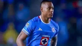 El jugador de Cruz Azul tuvo un accidente en el segundo piso de periférico de la CDMX