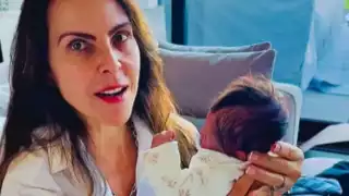 Kate del Castillo "se convierte en madre" de Lupita, un bebé reborn