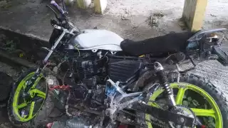 Hallan motocicleta abandonada en paradero de autobuses en Escárcega