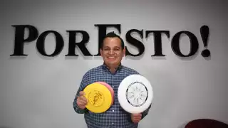 El Ultimate Frisbee se juega siete contra siete y sin contacto en un campo de 100 por 37 metros.