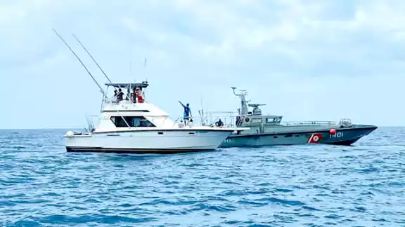 Pese a las patrullajes aéreos de las autoridades, no se ha logrado encontrar al buzo