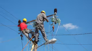 Apagones exhiben rezago en la red eléctrica en Yucatán; obras acumulan hasta siete años de atraso
