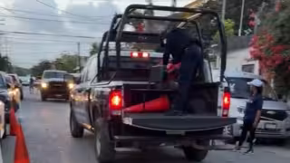 Detienen a hombre por agredir a su expareja y violar orden de restricción en tianguis de Cancún