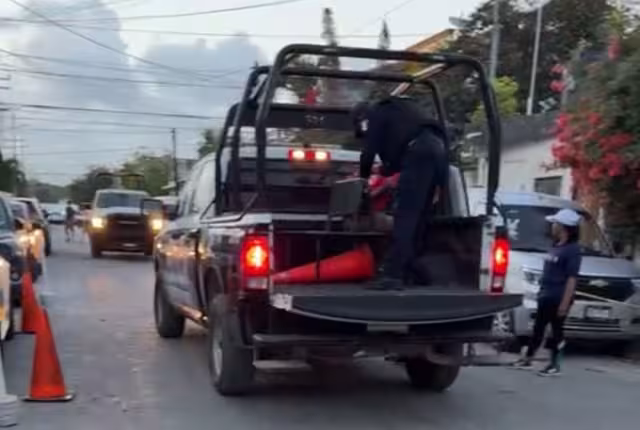 Detienen a hombre por agredir a su expareja y violar orden de restricción en tianguis de Cancún
