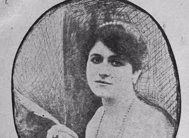 Dolores Bolio se valía de seudónimos para poder publicar, en este caso se hace llamar Luis Avellaneda.