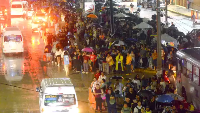 El transporte público colisionó, dejando varados por casi dos horas a los usuarios