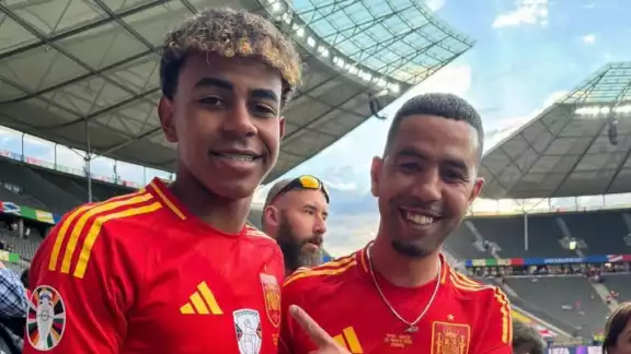 El joven del Barcelona y su padre