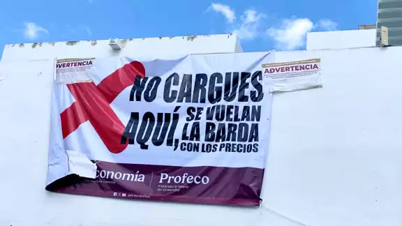 Los avisos pasaron desapercibidos para quienes acudieron a abastecerse del carburante