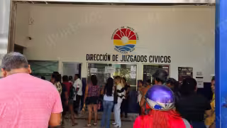 Los padres de familia de algunos de los menores de edad señalaron que hasta el mediodía de este lunes ninguno de éstos había sido dejado en libertad