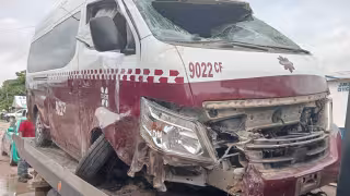 Combi se accidenta en Dzibalchén-Chunchintok; se salió de la carretera