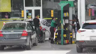 Varios afectados recorren distancias largas para encontrar establecimientos y abastecerse