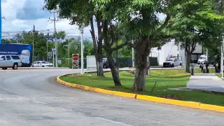 Taxistas del aeropuerto de Mérida acusan a choferes de Uber por operar ‘a escondidas’ 