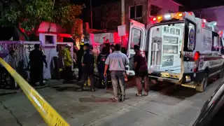 Colapso de marquesina en la colonia Guadalupe de Ciudad del Carmen deja a mujer atrapada