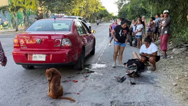 La acompañante del motociclista resultó con lesiones visibles.