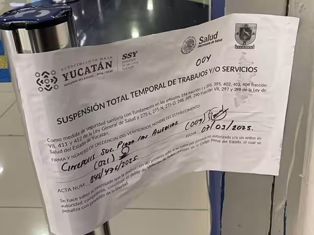 Clausura la Secretaría de Salud de Yucatán cine en Mérida por plaga de cucarachas