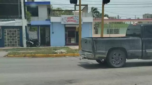 Semáforos alrededor de la ciudad terminaron afectados por los fuertes vientes