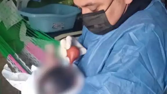 Se confirmó que el bebé fue un niño, el cual se reportó con buen estado de salud