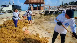 Autoridades exhortaron a los empresarios a mantener limpieza constante en la costa durante la temporada alta, y apoyar con alimentos a los voluntarios