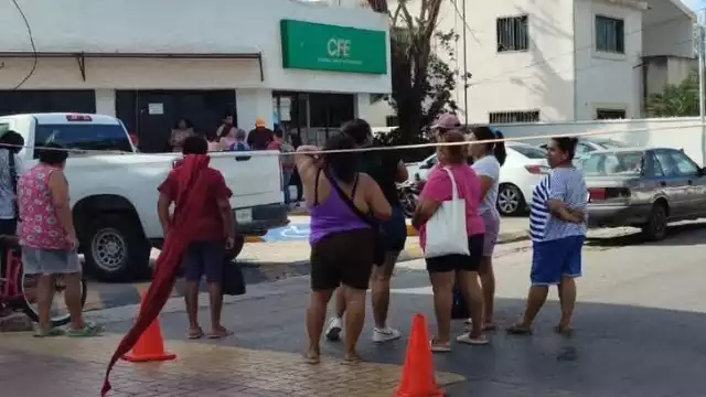 Los inconformes pidieron que se solucionen los constantes apagones.