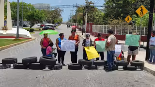 La protesta provocó afectaciones al tránsito vehicular en el sentido de la avenida Tulum hacia la Bonampak.