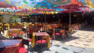 La menor actividad lleva a hoteles y restaurantes a aplicar vacaciones adelantadas y jornadas sin pago para evitar despidos; aunque conservan su plaza, los empleados pierden ingresos por los días que no trabajan