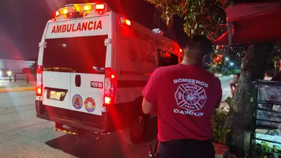 Paramédicos del Heroico Cuerpo de Bomberos atendieron al lesionado.