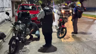 Mujer lesionada tras derrape por aceite en Francisco I. Madero