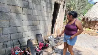 Incendio en Hecelchakán destruye hogar de madre soltera; clama ayuda  