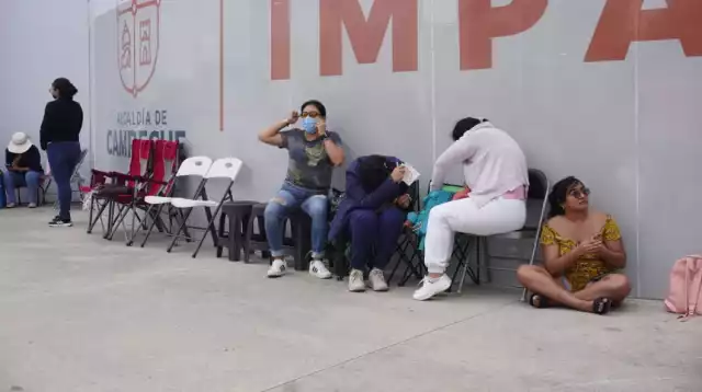 Largas filas por boletos de coronaciones del Carnaval de Campeche