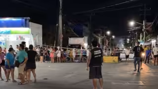 Los manifestantes bloquearon el paso a la circulación en la avenida.