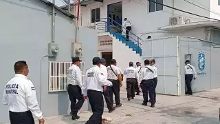 La segunda parte de la queja es que la autoridad sí benefició a cuatro elementos administrativos, pero de manera ilegal