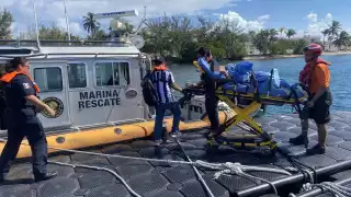 Elementos de la Marina auxiliaron a la paciente e hicieron su traslado.