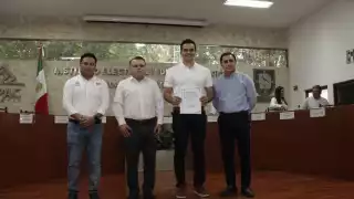 Erik Rihani recibe constancia como Alcalde electo de Progreso