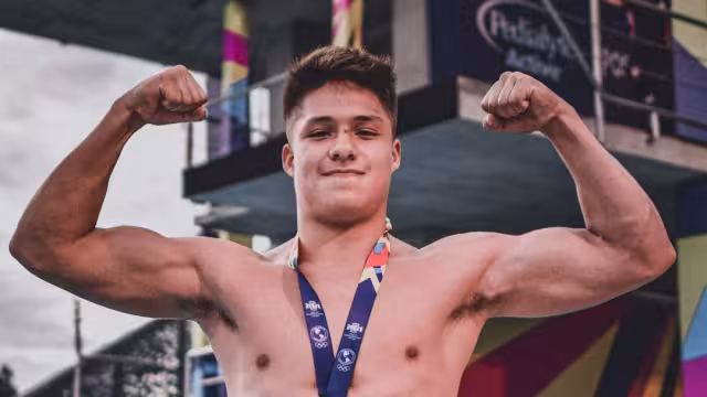 El clavadista mexicano Osmar Olvera