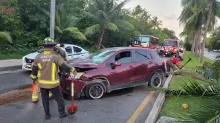 El accidente se reportó en el kilómetro 3.5 del bulevar Kukulcán