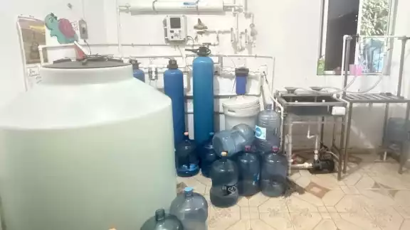 Ciudadanos denunciaron la mala calidad del agua “purificada” vendida en la vía pública en Ciudad del Carmen. Ciudadanos denunciaron la mala calidad del agua “purificada” vendida en la vía pública en Ciudad del Carmen.