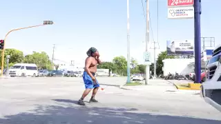 David Hernández se esfuerza para obtener al menos 400 pesos para un cuarto para su familia