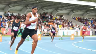 El velocista firmó una actuación dorada en el inicio del atletismo dentro de las actividades de la máxima justa deportiva del país