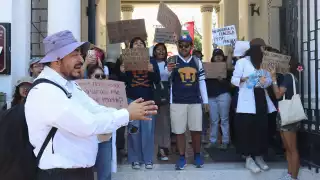 Estudiantes de la ENES Mérida protestan en el Centro Peninsular en Humanidades
