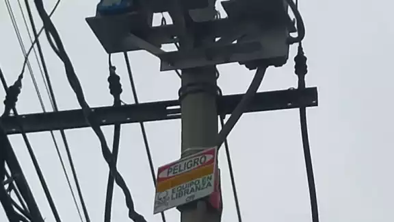 Se presume que la surada está teniendo grandes efectos sobre el suministro de la electricidad en la región. Se presume que la surada está teniendo grandes efectos sobre el suministro de la electricidad en la región.