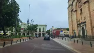 Huracán Milton sigue alejándose de la Península de Yucatán, pero mantiene las lluvias fuertes