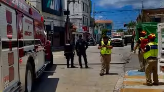 Fuego en transformador de la CFE moviliza a cuerpos de emergencia en Playa del Carmen