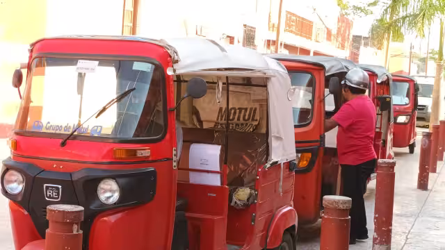 Mujer solicita un servicio, pero cuando le piden el pago agrede en el rostro al que la transportaba