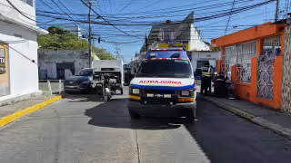 Choque entre camioneta y carromoto en Carmen provoca severos daños