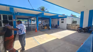 Padres acompañan a estudiantes en retorno escolar en Campeche en el Cetmar tras amenaza