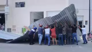 La mujer fue trasladada a un hospital, debido a que presentaba dolor de cuerpo