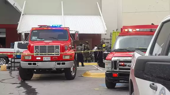 El saldo del incendio fue de daños materiales en el Cinemex El saldo del incendio fue de daños materiales en el Cinemex